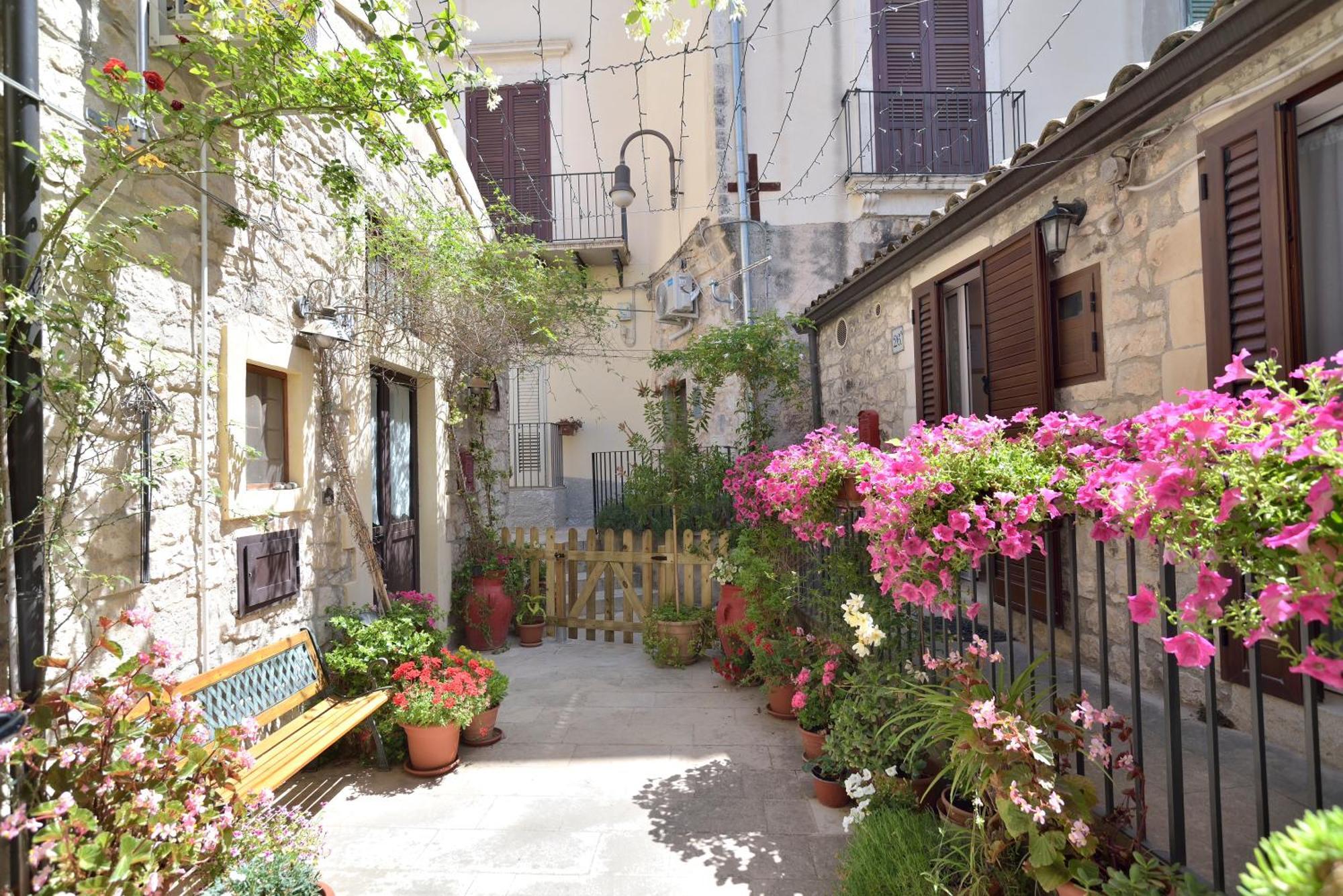 Case Del Vicolo Stretto โมดิกา ภายนอก รูปภาพ
