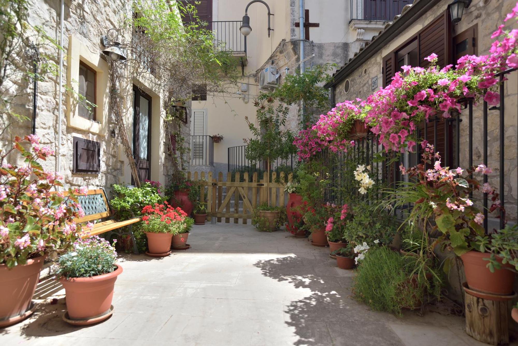 Case Del Vicolo Stretto โมดิกา ภายนอก รูปภาพ