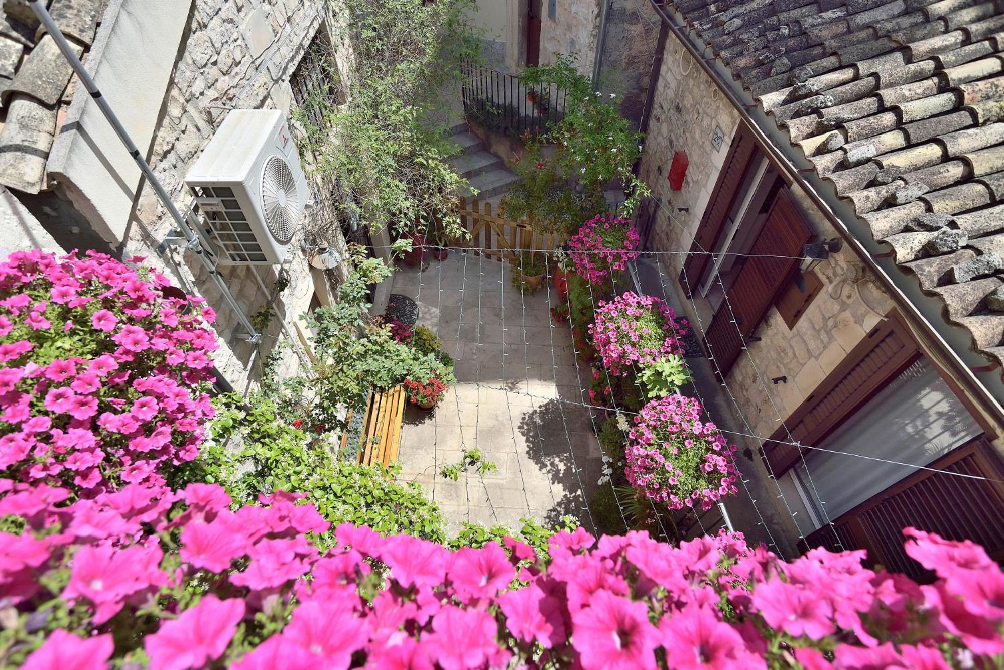 Case Del Vicolo Stretto โมดิกา ภายนอก รูปภาพ