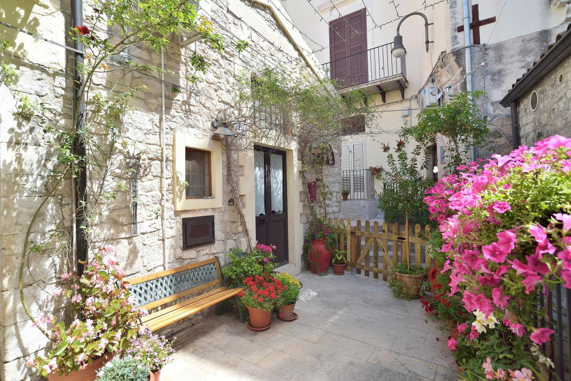 Case Del Vicolo Stretto โมดิกา ภายนอก รูปภาพ