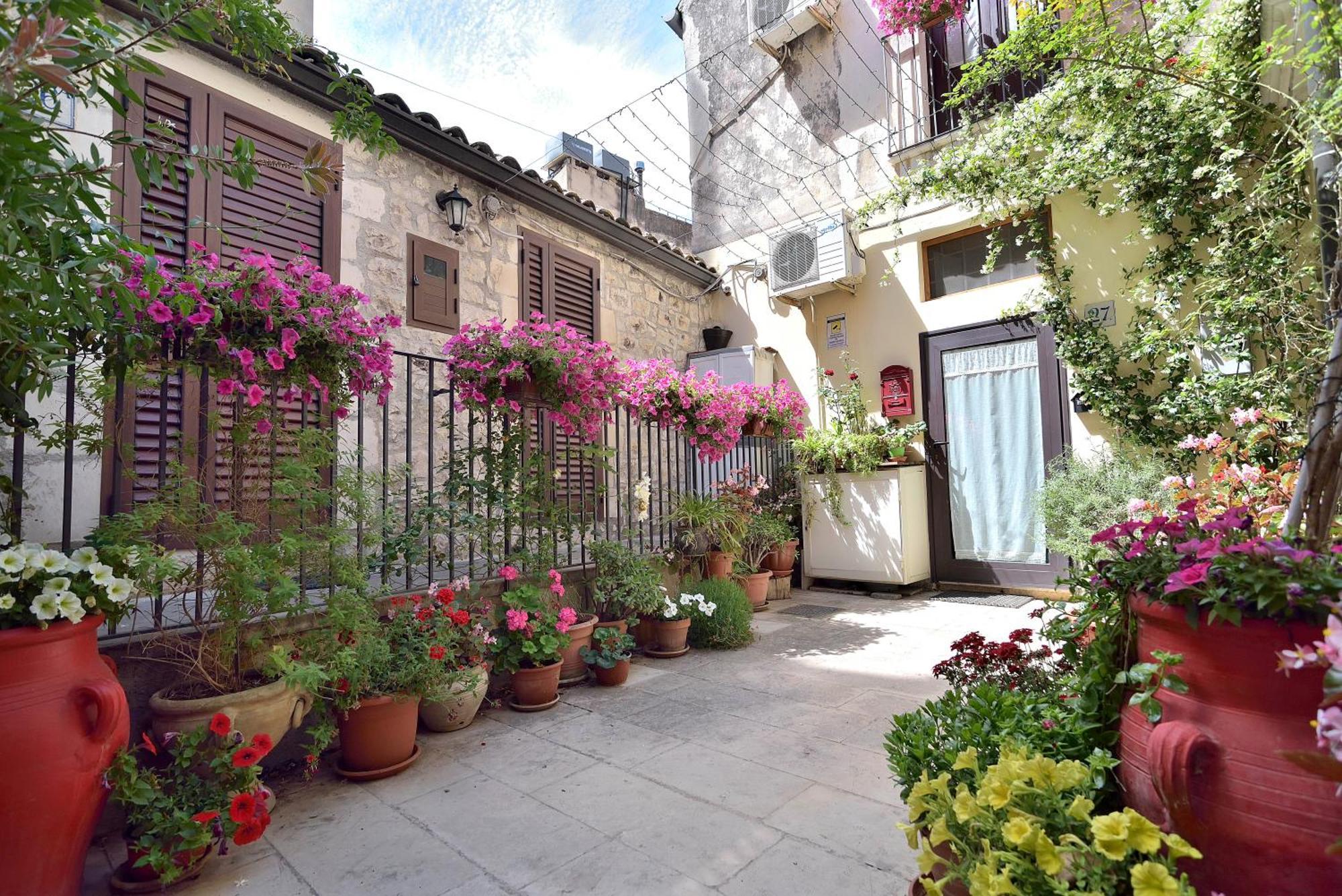Case Del Vicolo Stretto โมดิกา ภายนอก รูปภาพ